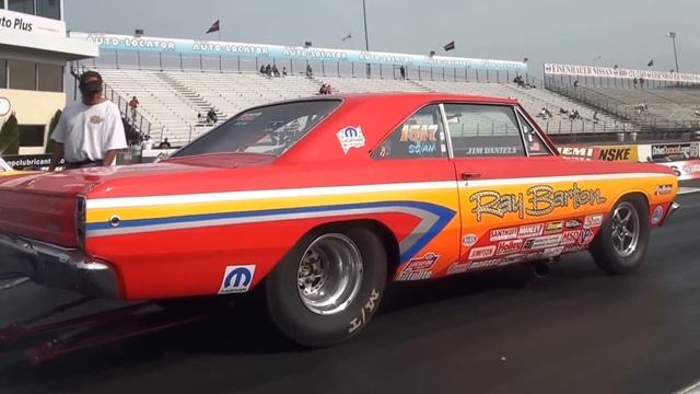 Jim Daniels wins SS/AH in his 1968 Dodge Dart смотреть онлайн