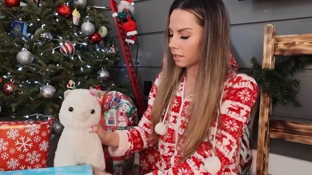 SANTA Gave My Llamas The BEST Christmas EVER !! *HUGE UNWRAPPING* смотреть онлайн