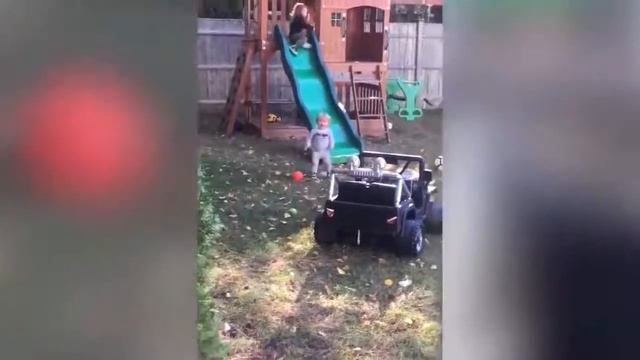 56.FUNNY VINE ★ Смешное соперничество братьев и сестер, играющих вместе _ Funny Siblings Videos.mp4 смотреть онлайн