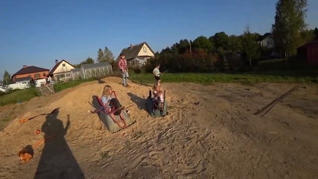 Многодетная семья. Будни многодетной мамы. Батут. Закружила детей. смотреть онлайн