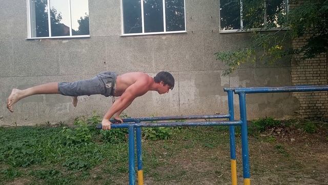 Умею делать Планш, он же горизонт ноги врозь (воркаут, силовые, статика) смотреть онлайн