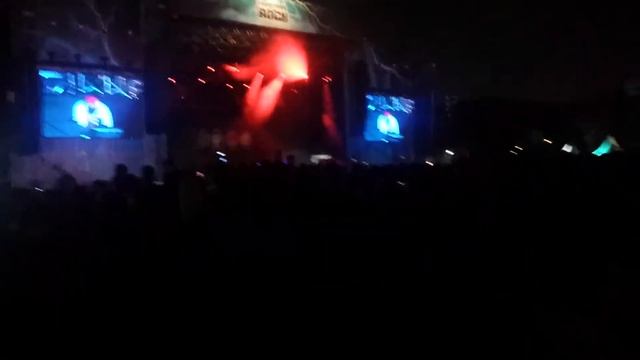 Limp Bizkit - Take a Look Around смотреть онлайн