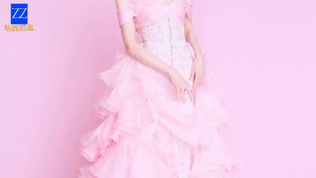 Dilraba Dilmurat Stood Next To Zhang Linghe And Trended On Hot Search.