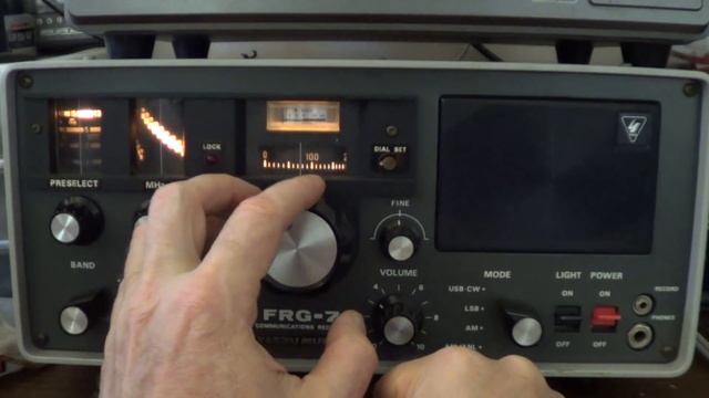 Подробный показ работы связного КВ приемника Yaesu FRG-7 смотреть онлайн
