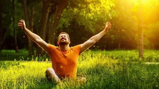 ЖИТЬ ЗДОРОВО. Автор, исполнитель Игорь Нестеров.