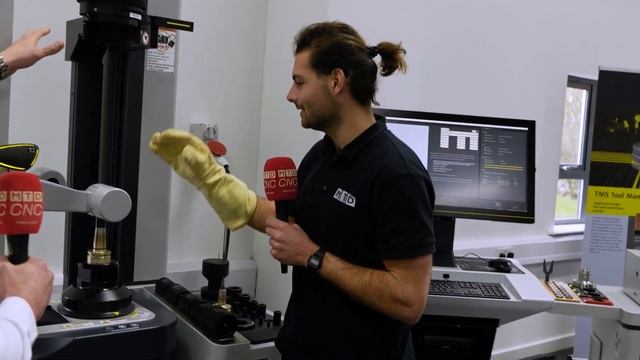 Zoller Redomatic 400, Tool Heat Shrinking, Presetting & Measuring all on one Machine смотреть онлайн