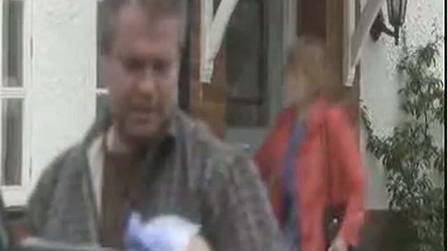 Graham Paige as Neighbour Paul in BBC1 Doctors - fab Hummer! смотреть онлайн