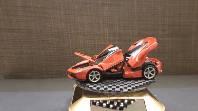 Buka Dan Belek - Tomica Premium RS Ferrari LaFerrari