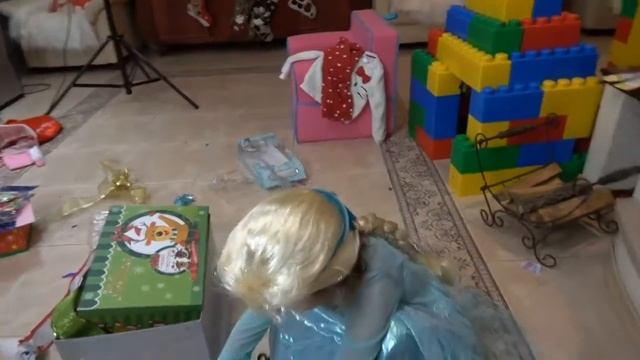 Подарки для Макса на Новый Год 2017 Кошечка Мурочка в костюме курочки и вагон ко смотреть онлайн