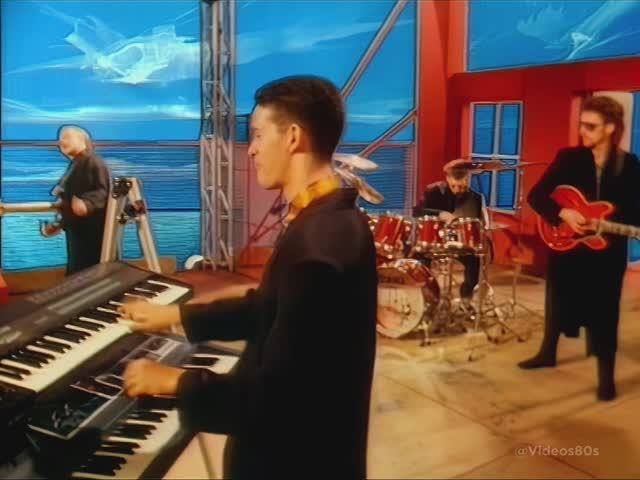 Level 42 - Lessons In Love 1986 смотреть онлайн