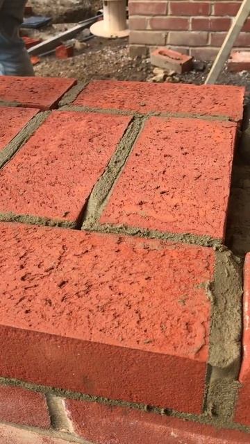 Topping a dwarf wall - Bricklaying UK, Amazing building construction video #Construction, #Shorts смотреть онлайн