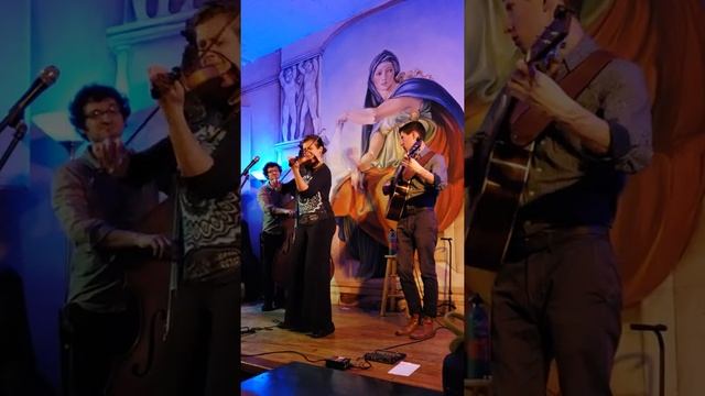 Mari Black at Cafe Paradiso смотреть онлайн