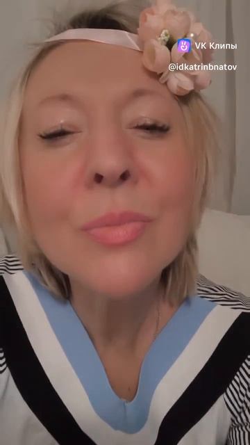 Когда ленточка от подарка идёт к лицу