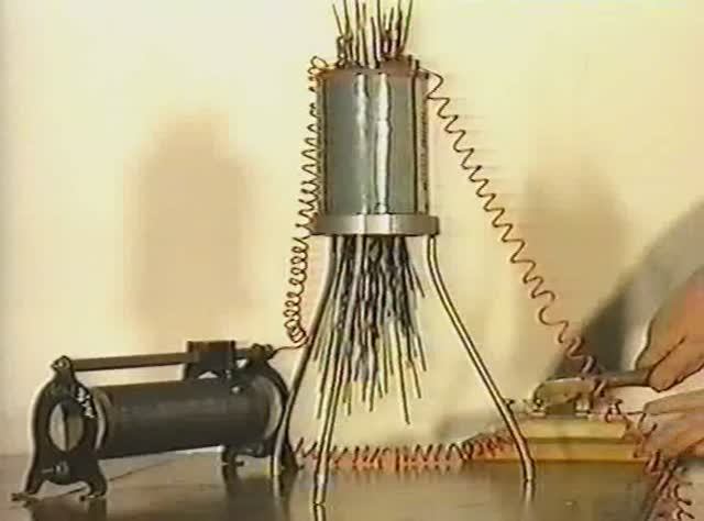 Физика. Опыты. Электричество и магнетизм. Магнитные свойства сред. Ферромагнетики в магнитном поле смотреть онлайн