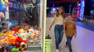 Марк подвергает радиоуправляемые машины настоящему испытанию на управляемость