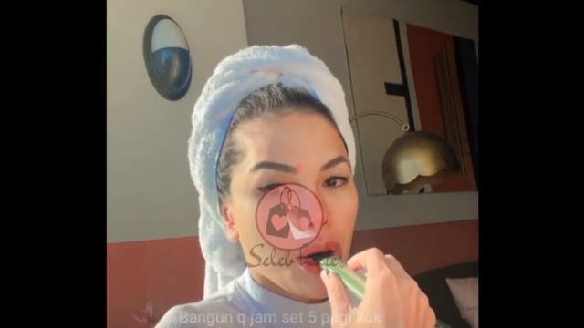 NIKITA Girang LIBURAN ke LUAR NEGERI Bebas PAKAI Baju Apa, SENTIL Netizen INDONESIA! смотреть онлайн
