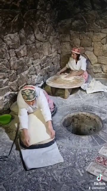 Кому свежий армянский лаваш? смотреть онлайн