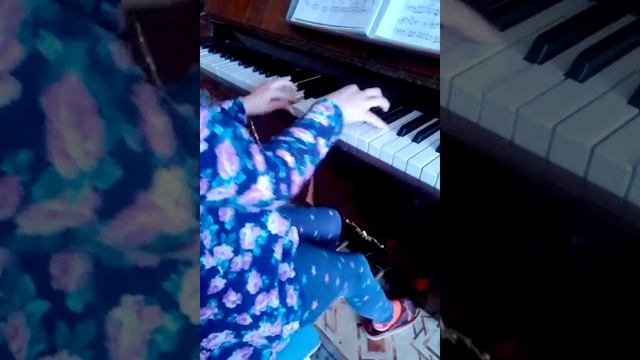 Мы показываем шпагаты и музыку смотреть онлайн