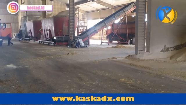 Принцип роботи стаціонарного кормозмішувача TRIOLIET 40 м³ смотреть онлайн