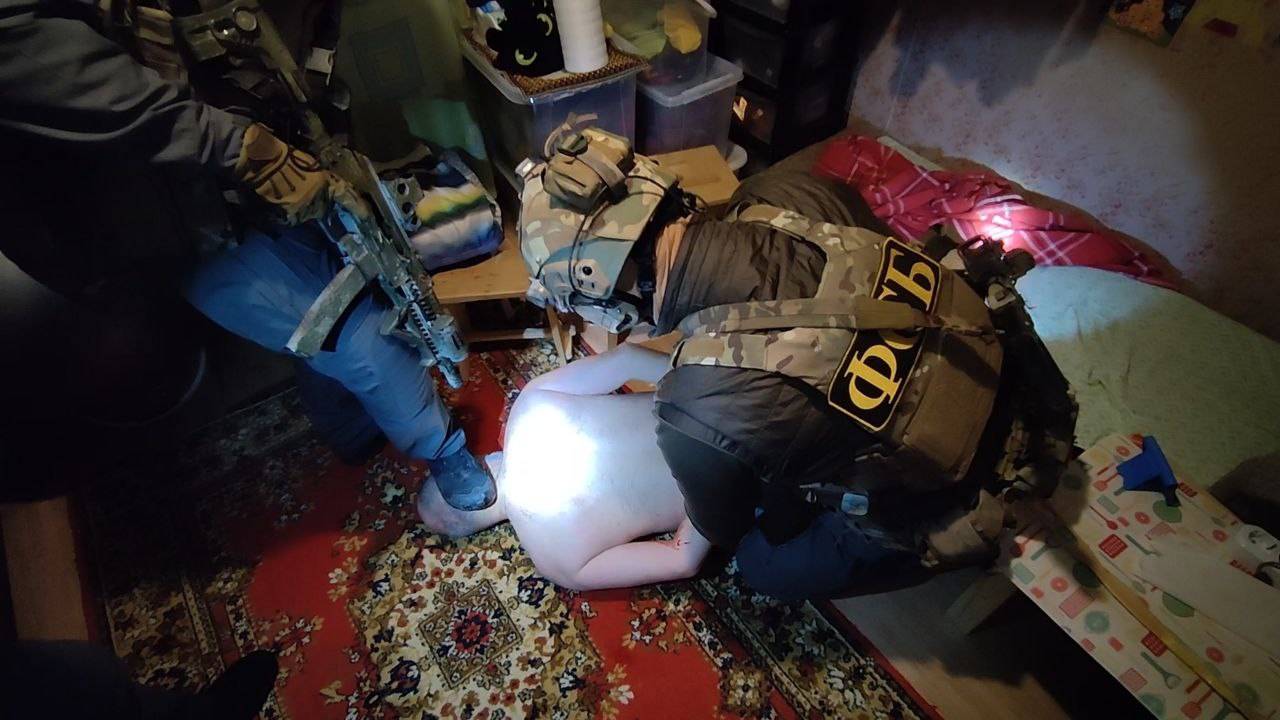 ИНТЕРНЕТ-ВЕРБОВЩИКА ЗАДЕРЖАЛИ В ТВЕРИ смотреть онлайн