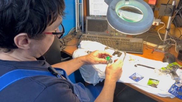 Как заменить батарейку в китайском датчике давления шин?