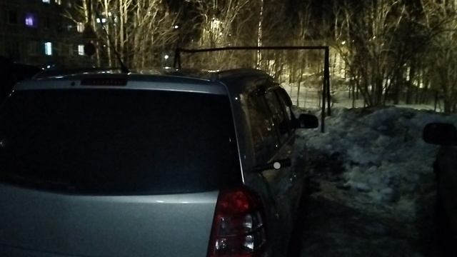 Ручной фонарь STEELPONT. Красный свет. смотреть онлайн