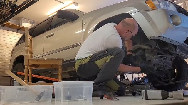 Jeep Grand Cherokee 3.0 CRD 2007 wk/wh cv shaft / axle change timelapse смотреть онлайн