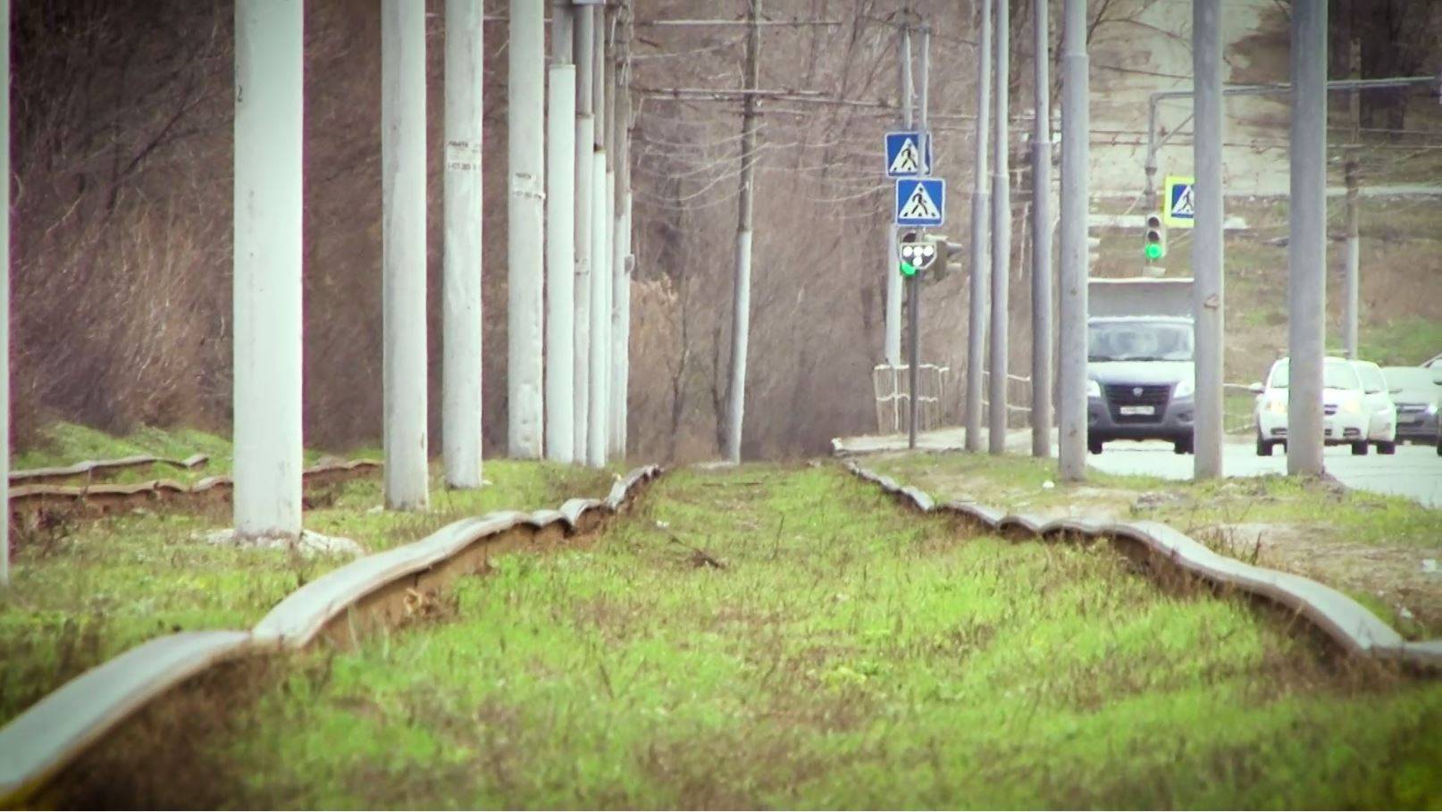 Саратовцы о трамвайном маршруте №11: "Разваленный, гремящий и звенящий" смотреть онлайн