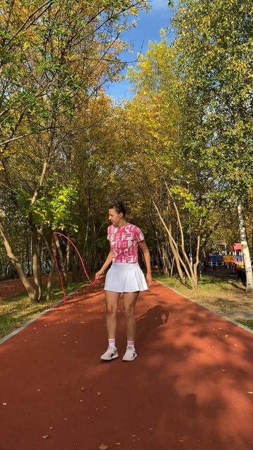 Трюки со скакалкой. ❤️ #скакалка #jumprope #лето #skipping #скиппинг #трюкисоскакалкой #трюки #тренд смотреть онлайн
