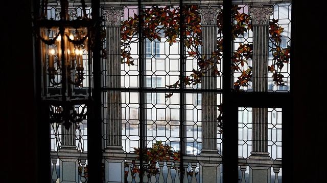 Corinthian Hall Art Glass Window смотреть онлайн
