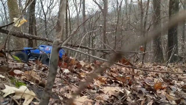 TRX 4 stair bouncer & Axial Wraith slow-mo climb смотреть онлайн