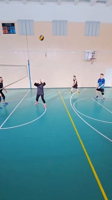 #кемерово #волейбол #спорт Тренировки по волейболу для начинающего уровня,присоединяйся🤗 смотреть онлайн
