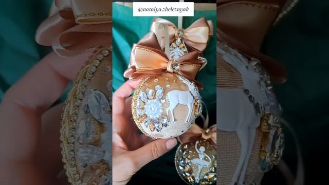 Новый набор елочных игрушек в бархате с декором из страз и лепнины