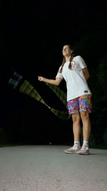 Звук сверчков и скакалки. #скакалка #jumprope #skipping #скиппинг #спорт #фитнес #трюкисоскакалкой смотреть онлайн