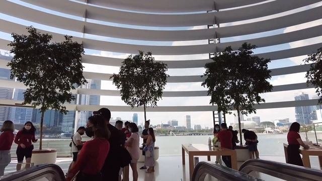 Walkabout - Apple Store Marina Bay - The Floating Apple Store #hype #applestore #singapore #marina смотреть онлайн