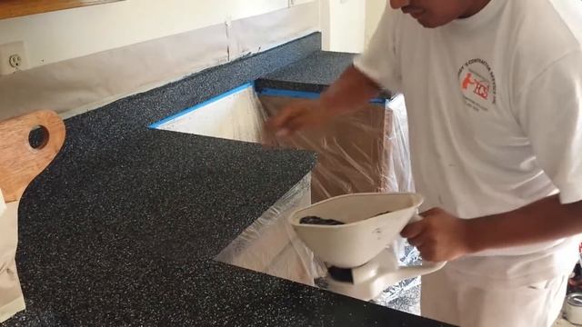 RUST-OLEUM Counter Top Painting Technique - Step 2 смотреть онлайн
