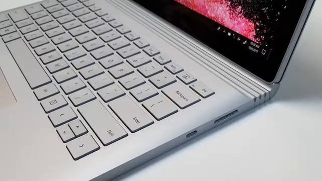 With Surface Book 2, Microsoft shows off its vision of the PC's future смотреть онлайн