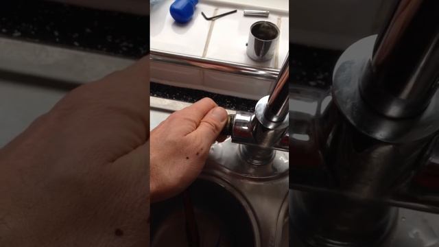 Fixing a leaking Franke Leonie Homebase mixer tap смотреть онлайн