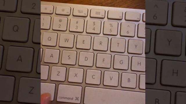 Apple's Magic Emoji Keyboard смотреть онлайн