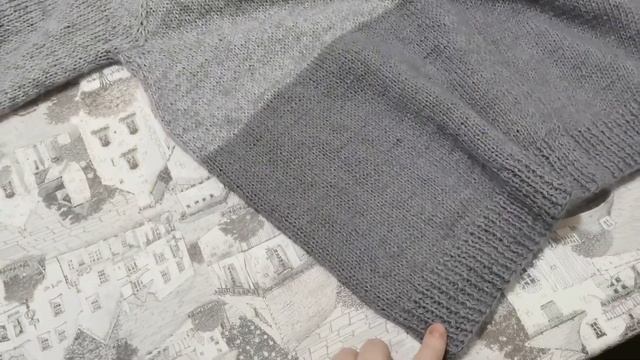 Утепляюсь!) Кофточка спицами из двух видов пряжи #вязание смотреть онлайн