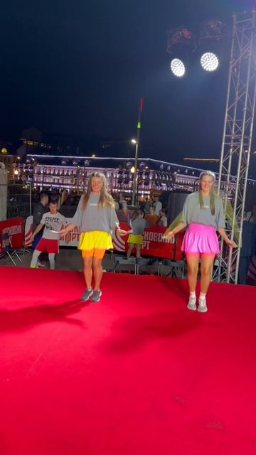 Парень тоже не удержался. #скакалка #ночьспорта2024 #московскийспорт #роупскиппинг #роуп_скиппинг смотреть онлайн