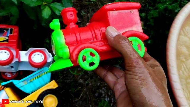 Membersihkan Kereta Thomas, Mobil Balap, Excavator, Bus Tayo, Tank, Motocross, Topeng Batman, Hulk смотреть онлайн