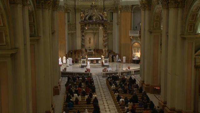 Messe pour la Journée mondiale des malades - Cathédrale Marie-Reine-du-Monde смотреть онлайн