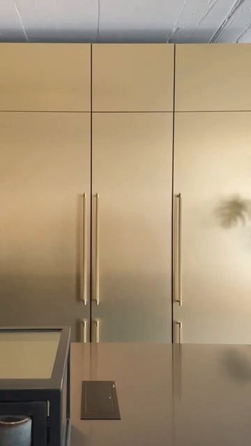 SHORTS - Using brass to 'create light' in a darker spot. #shorts #architecture #interiordesign смотреть онлайн