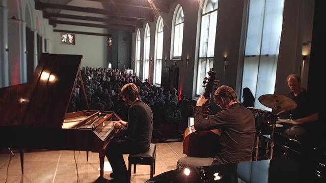 Rembrandt Frerichs Trio plays Middle eastern art music. Live at Vredenburg Leeuwenberg Utrechtt. смотреть онлайн