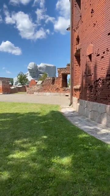 Брестская крепость… Напоминание потомкам #брест #брестскаякрепость #беларусь #вов #память смотреть онлайн