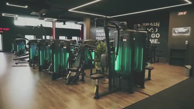 Тренажеры Impulse с подсветкой стеков в фитнес клубе «VS Express», г. Клайпеда, Литва смотреть онлайн