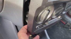 Hyundai Accent КАК СНЯТЬ ЦЕНТРАЛЬНУЮ КОНСОЛЬ