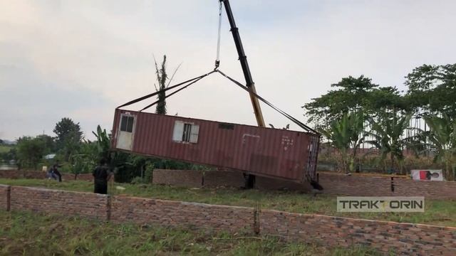 HAMPIR ‼️ TRUCK CRANE TURUNKAN KONTENER 40ft | SAFETY FIRST смотреть онлайн