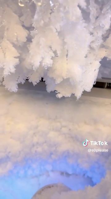 асмр поедание сталактитов в морозильной камере! смотреть онлайн